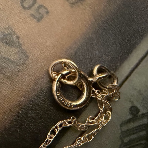 14kt solid gold twisted Singapore rope chain necklace with pear cut pendant - Picture 4 of 8